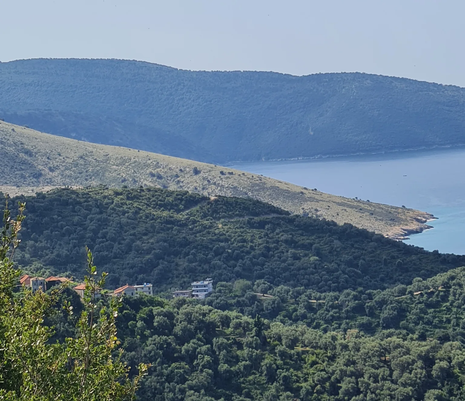 GUIDË TURIZMI: Në Lukovën Ku Pamja Mbi Det Dhe Gjelbërimi Të Lenë Pa ...