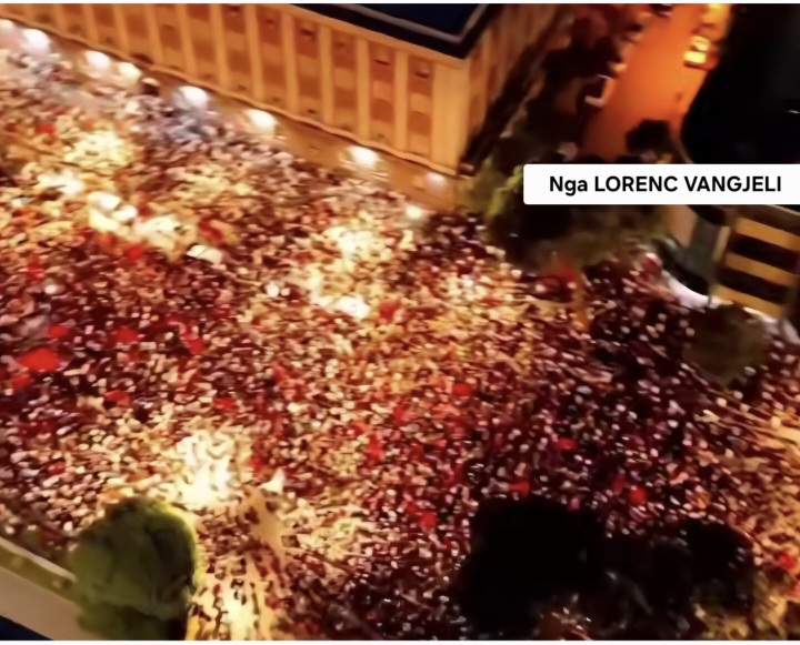 Fundi i  vetmisë në majë   Kur revolta nuk ka fytyrën e Berishës  por plagët e një Shqipërie të vjedhur