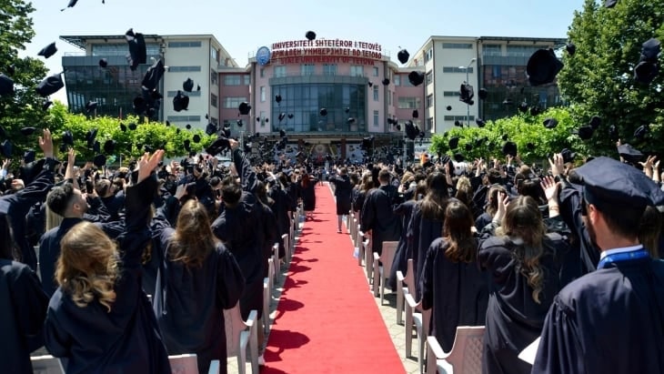 Çfarë i vendos në disavantazh të diplomuarit shqiptarë në RMV