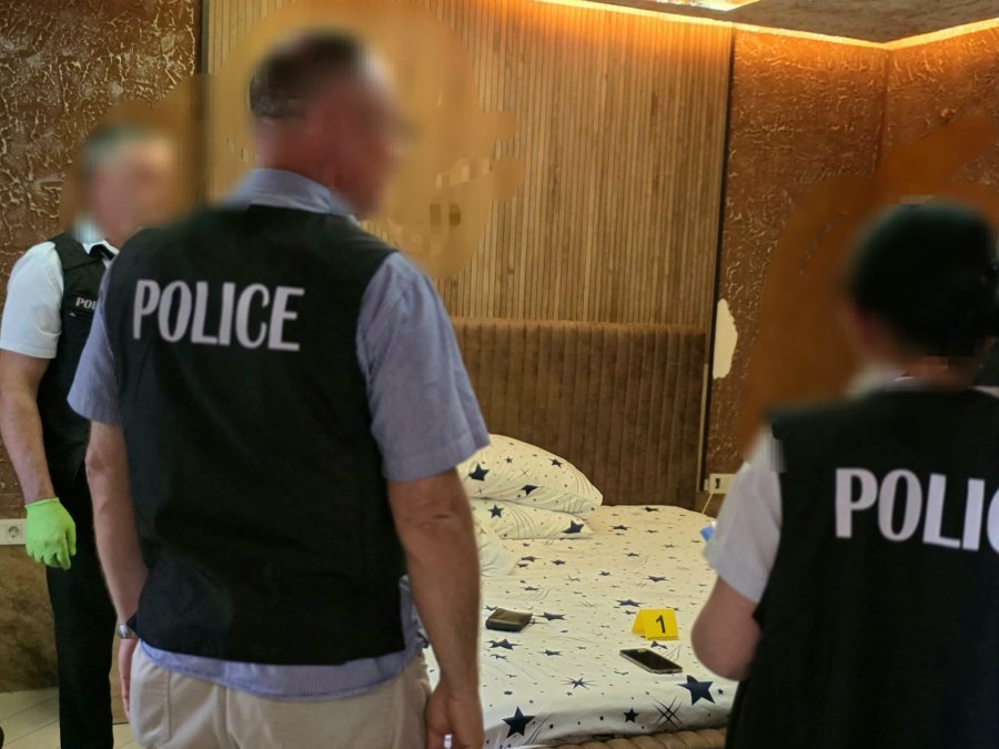 E pazakontë në Prishtinë  Gjykatësit i vihen prangat në  motel